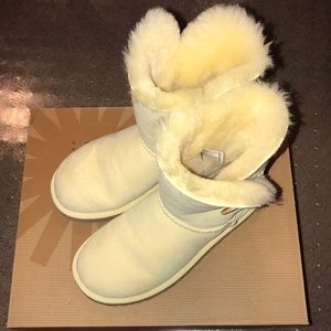 Uggs Bailey button